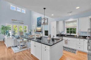 雪櫃、微波爐、焗爐、爐具