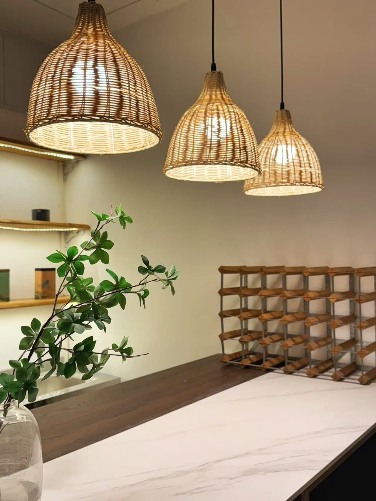 Habitación doble familiar, vista al patio | Decoración personalizada, muebles diferentes y escritorio 