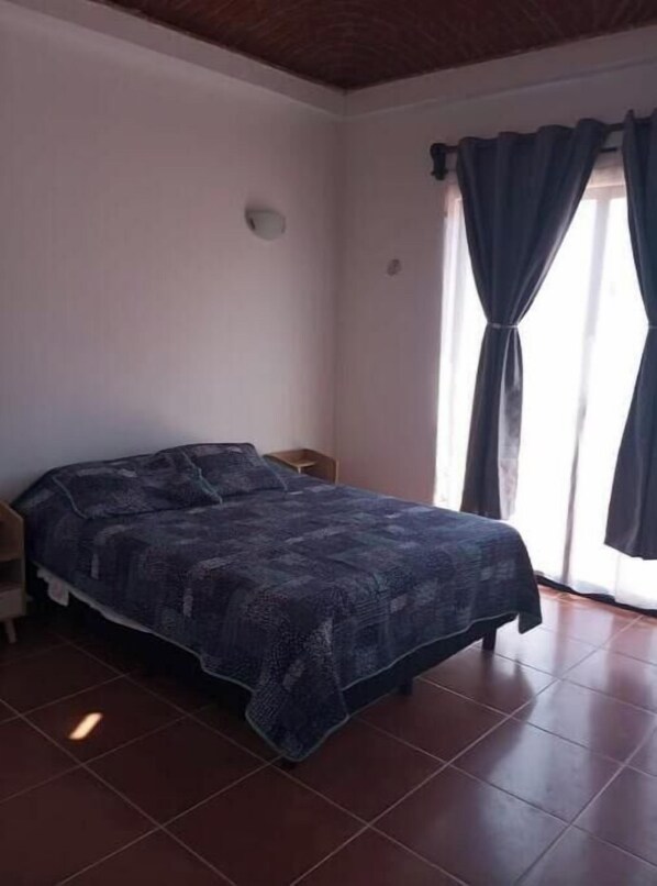3 bedrooms, internet, bed sheets