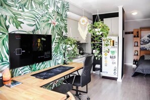 Interior - Bright Studio with Large Desk Balcony, Hammock (Paraná)