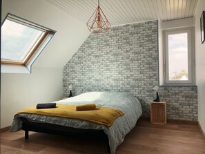 6 bedrooms, WiFi, bed sheets