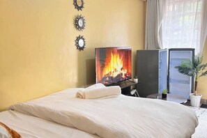 Iron/ironing board, WiFi, bed sheets