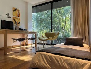 2 bedrooms, internet, bed sheets