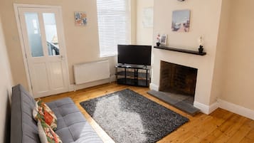 TV, fireplace