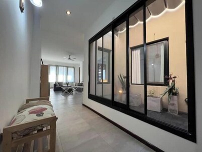 Spacious Casa Centro with Swimming Pool and Barbecue Area, 3 bedrooms