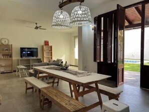 Dining - Spacious Casa Centro with Swimming Pool and Barbecue Area, 3 bedrooms (Paraná)
