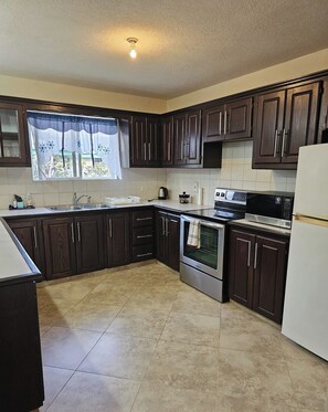 Mikroaaltouuni, uuni, liesi