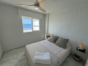 2 bedrooms, iron/ironing board, bed sheets