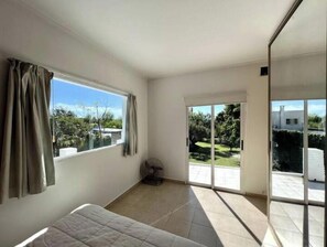 5 habitaciones, internet y ropa de cama 