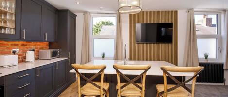 Refrigerador, microondas, horno, placa de cocina