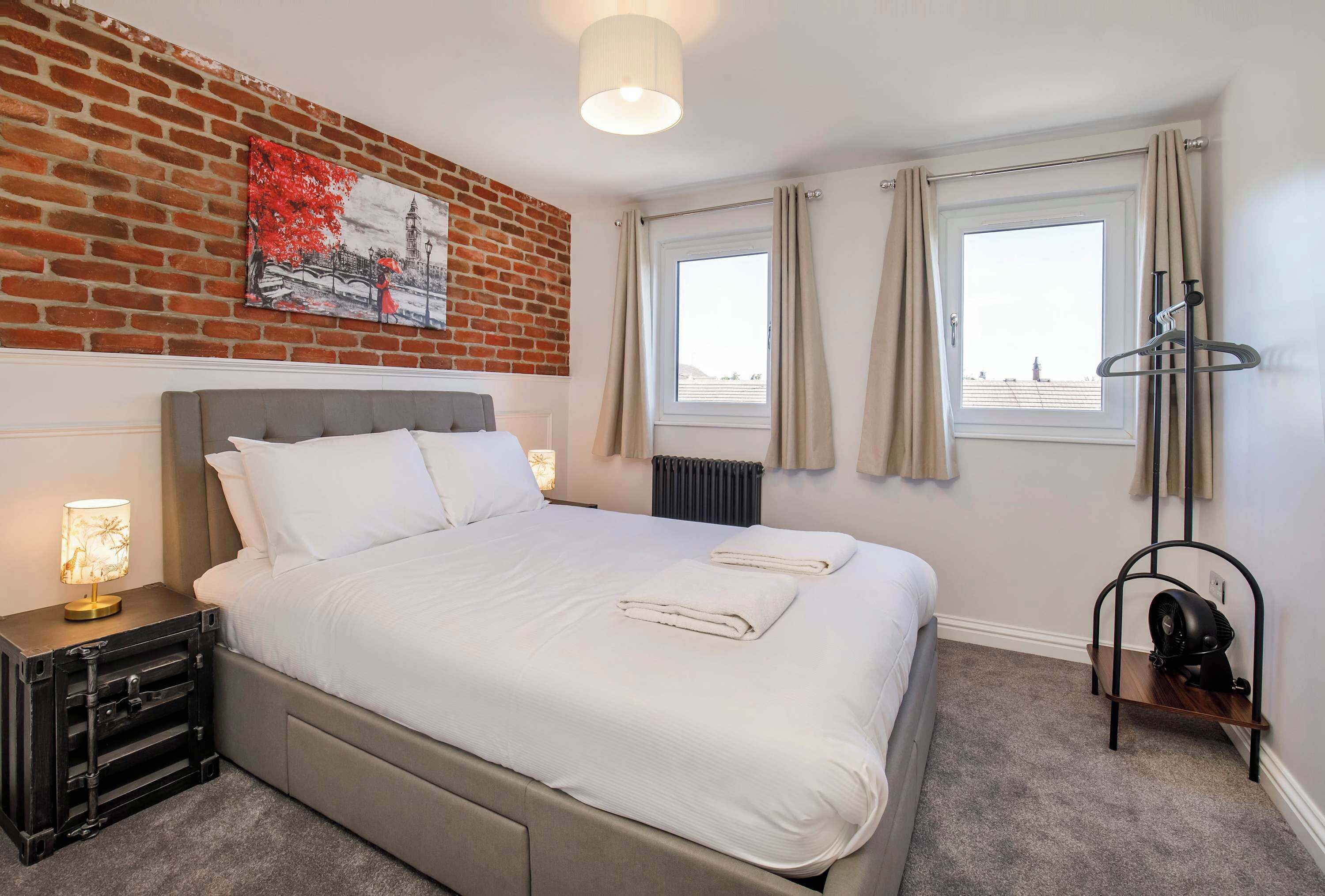 5 makuuhuonetta, silitysrauta/-lauta, vauvan matkasänky, Wi-Fi