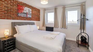 5 makuuhuonetta, silitysrauta/-lauta, vauvan matkasänky, Wi-Fi