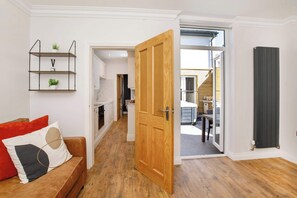 TV, fireplace, offices