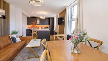 TV, fireplace, offices