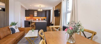 Walpole House - Hot Tub, Games Room, Sleeps 12