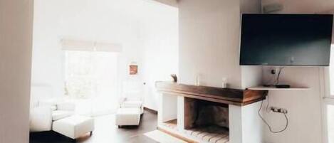 3 quartos, acesso à internet, roupa de cama