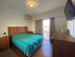 1 habitación, internet y ropa de cama 
