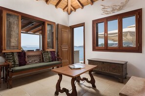 Classic Villa, Sea View | Living room