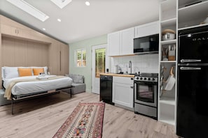 4 habitaciones, tabla de planchar con plancha, cuna de viaje y wifi