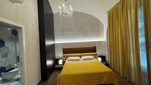 Suite Deluxe, balcó, vistes a la ciutat | Caixa forta a l'habitació i cortines opaques