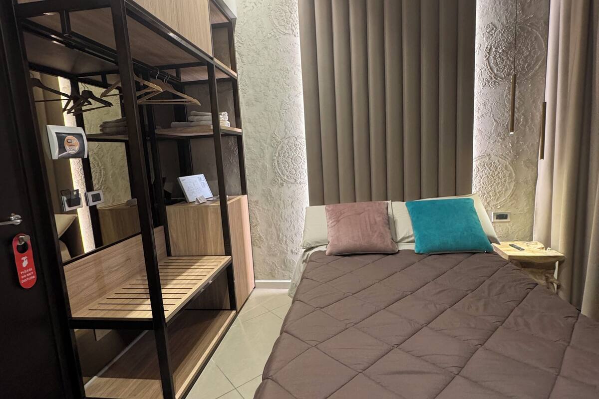 Deluxe Single Room | In-room safe, blackout drapes, soundproofing, iron/ironing board