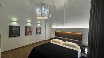 Junior Suite, 1 King Bed with Sofa bed, Non Smoking, Housekeeping | Minibar, in-room safe, blackout curtains, soundproofing