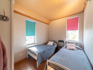 House | 3 bedrooms, individually furnished, bed sheets