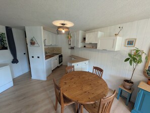 Dining - Large apartment, 50m2, 2 bedrooms. (Arâches-la-Frasse)