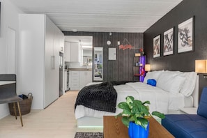 1 chambre, bureau, fer et planche à repasser, Wi-Fi
