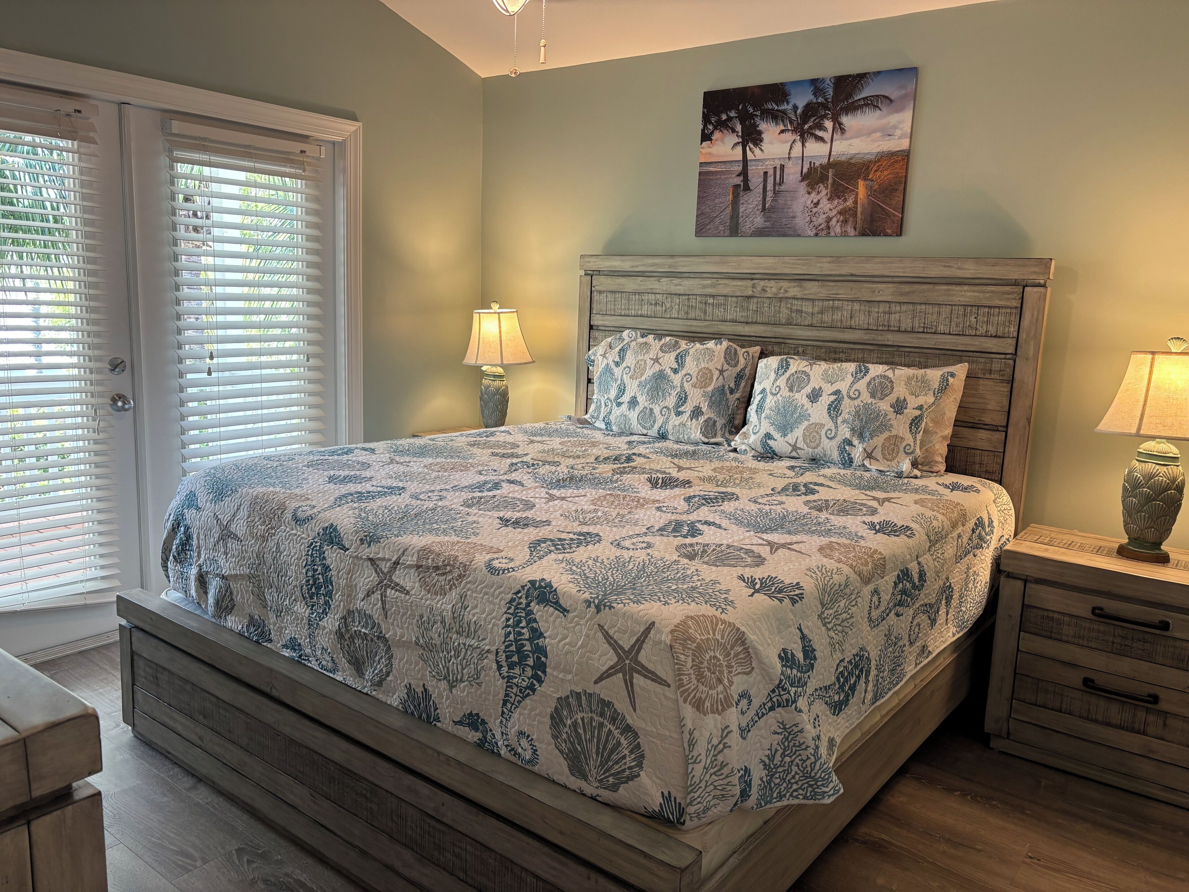 3 makuuhuonetta, silitysrauta/-lauta, vauvan matkasänky, Wi-Fi