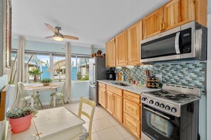 Fridge, microwave, oven, stovetop - Cozy Beach Getaway with Bikes included! (Madeira Beach)