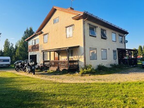 المنشأة من الخارج