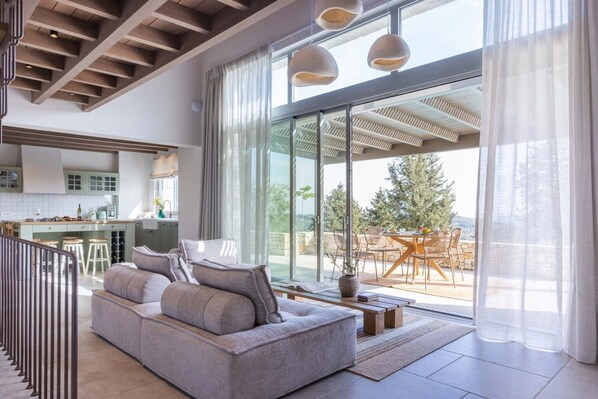 Télévision, cheminée