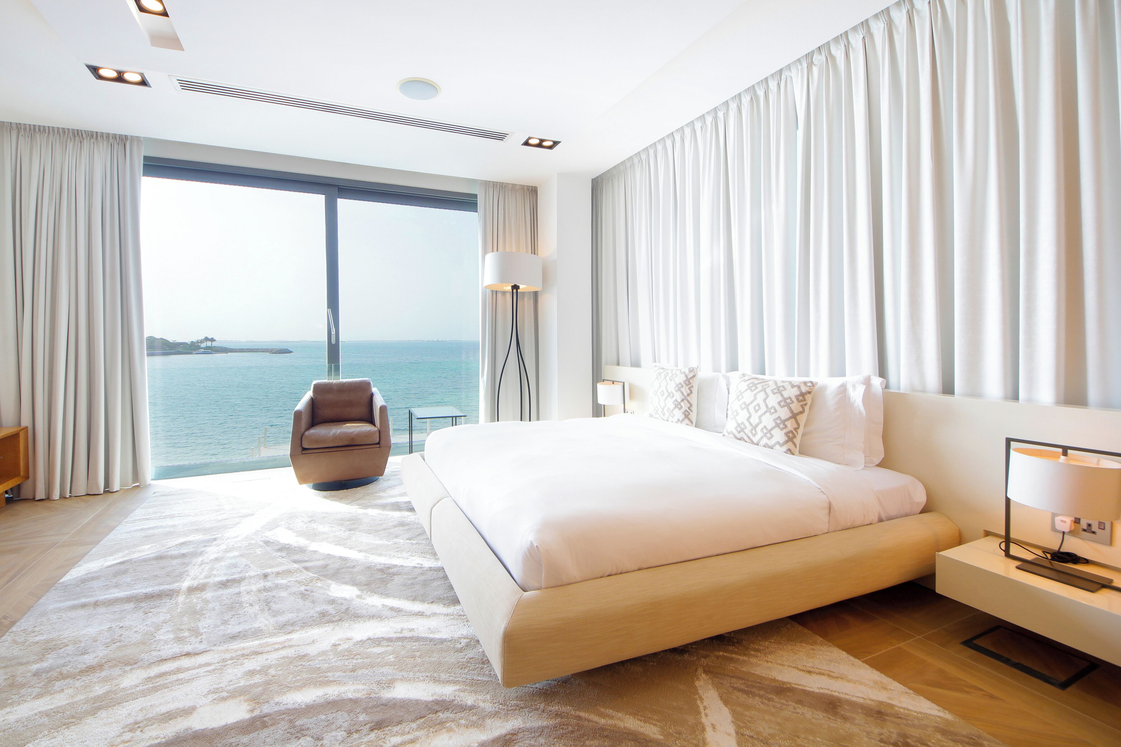 4 habitaciones, tabla de planchar con plancha, wifi y ropa de cama 