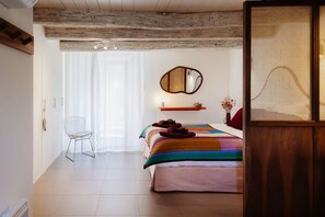 Unclassified image, 4 of 39, button - Le Chai Roudoudou 4* (Saint-Georges-d'Oléron)