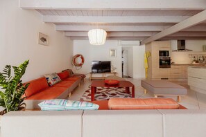 Televisión y chimenea 