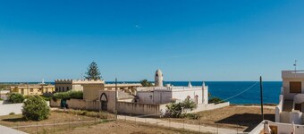 Seafront Villa (Acquazzurra Sea Home)