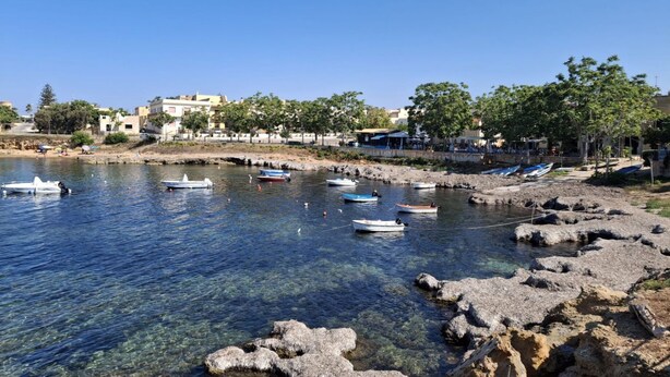 Marina - Seafront Villa (Acquazzurra Sea Home) (Campobello di Mazara)