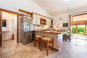 Fridge, stovetop, dishwasher, coffee/tea maker