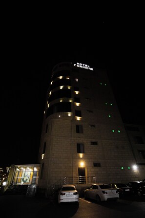 Mặt tiền nơi lưu trú