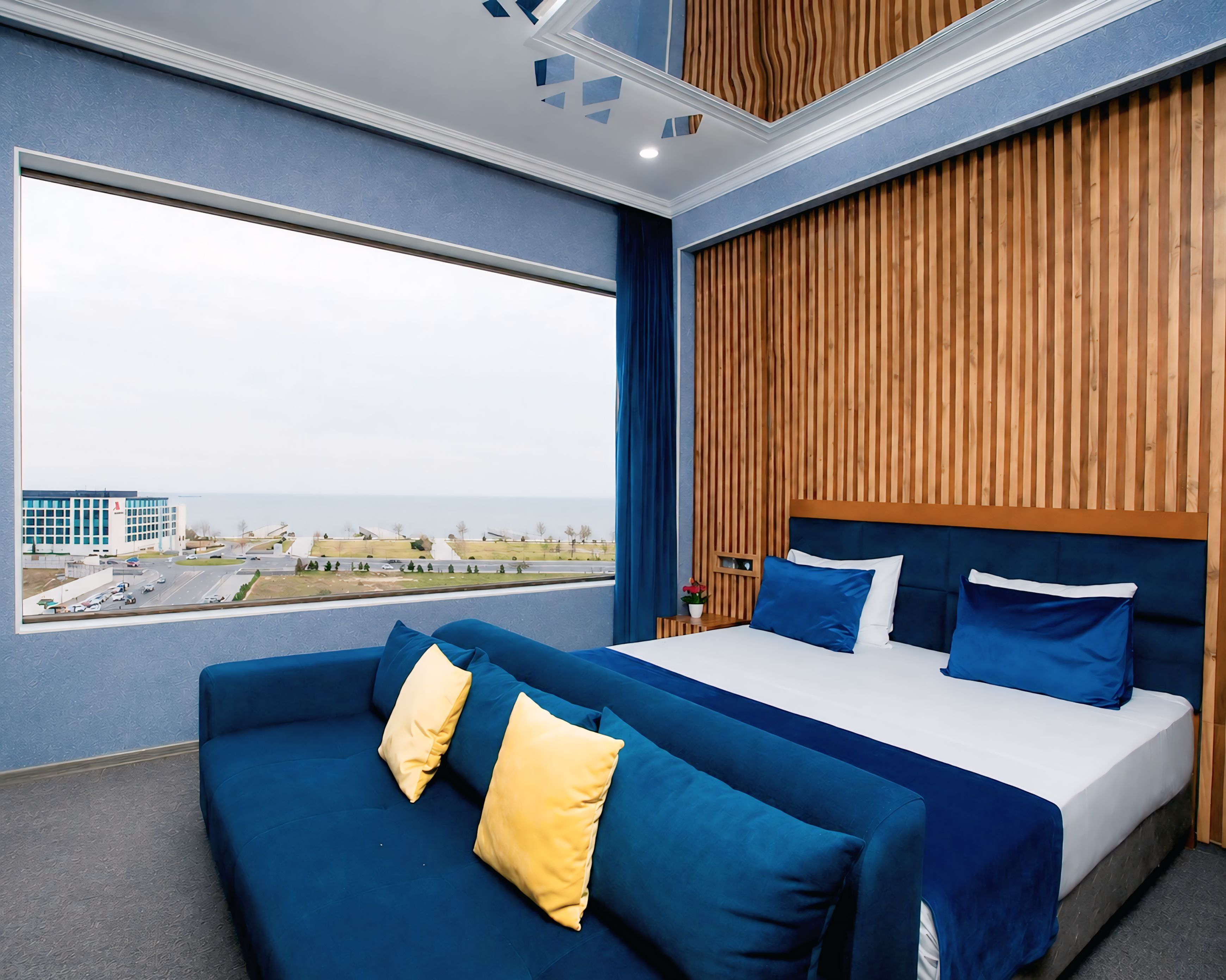 Minibar, desk, iron/ironing board, WiFi