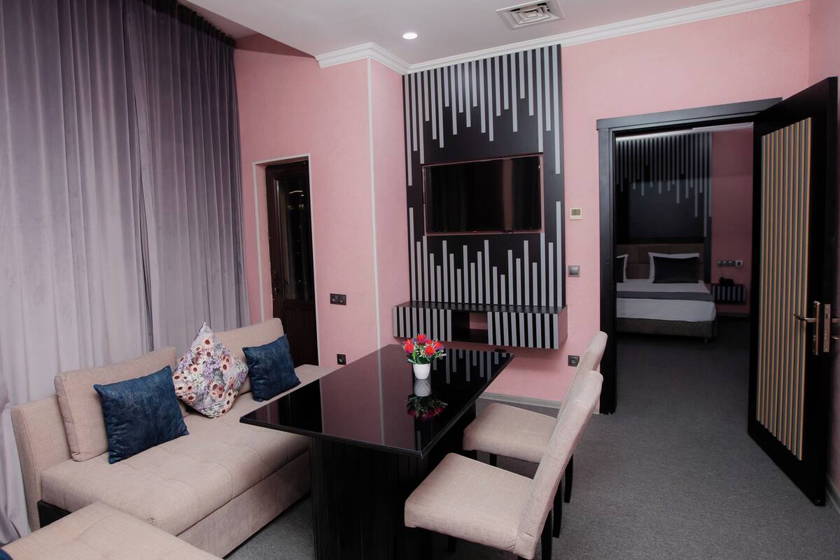 Minibar, desk, iron/ironing board, WiFi