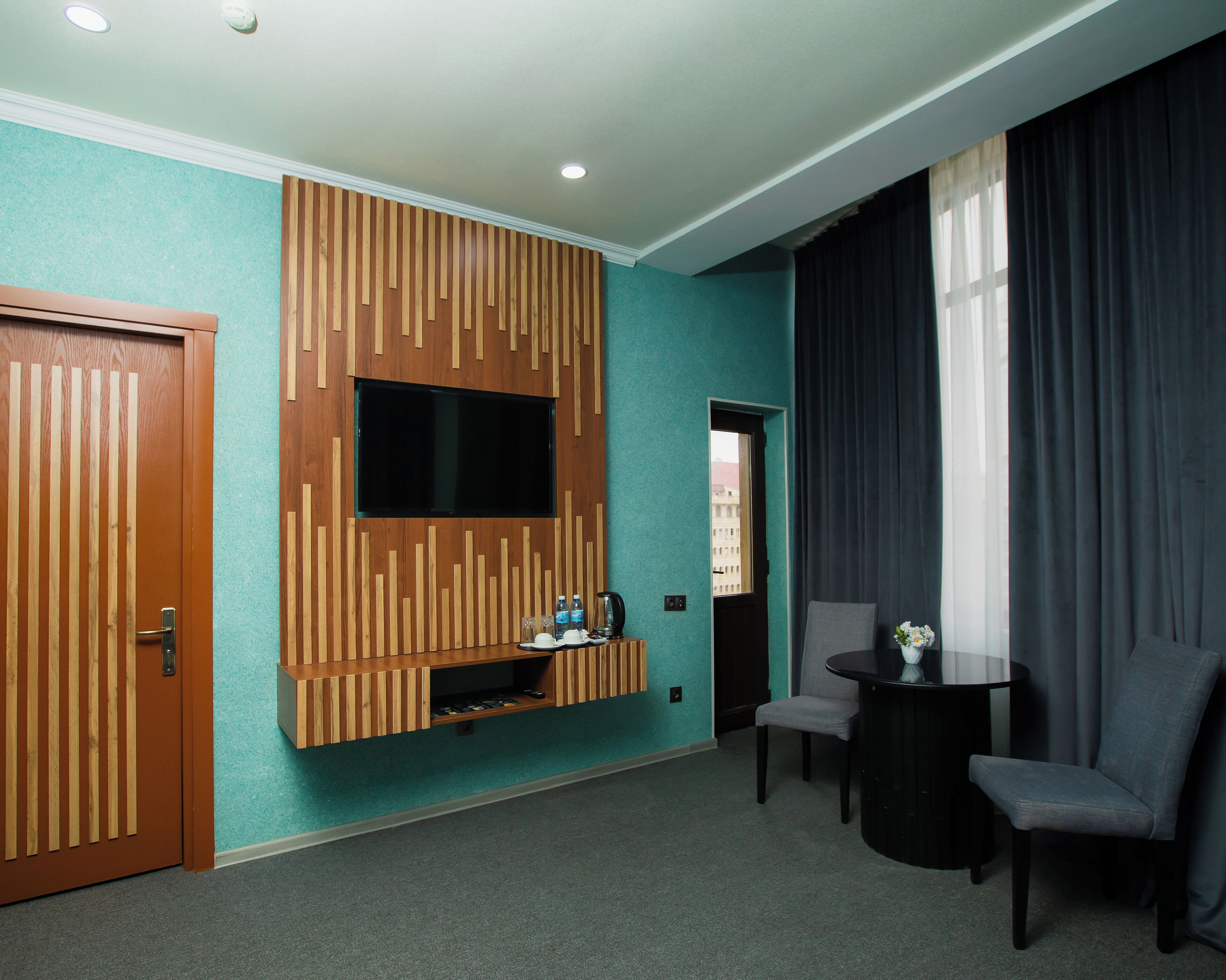 Minibar, desk, iron/ironing board, WiFi