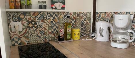 Micro-ondes, four, plaque de cuisson