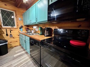 Réfrigérateur, micro-ondes, plaque de cuisson, lave-vaisselle