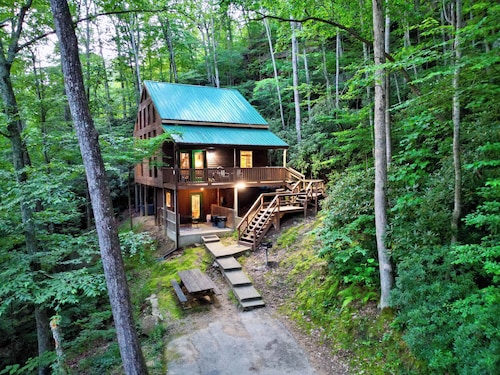 Spacious | Wifi | Arcade| Kids Climbing Wall | RRG