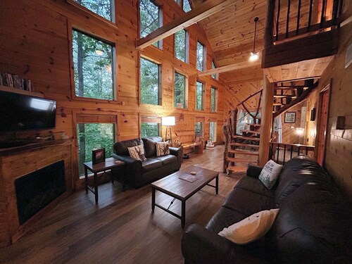 Spacious | Wifi | Arcade| Kids Climbing Wall | RRG | Grants Ripple Cabin Is Located Right at the Slade Exit!