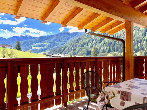 Apartment 'Sunny' mit Bergblick, Gemeinschaftspool und WLAN
