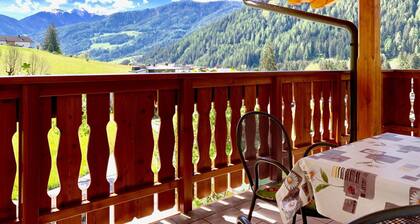 Apartment 'Sunny' mit Bergblick, Gemeinschaftspool und WLAN