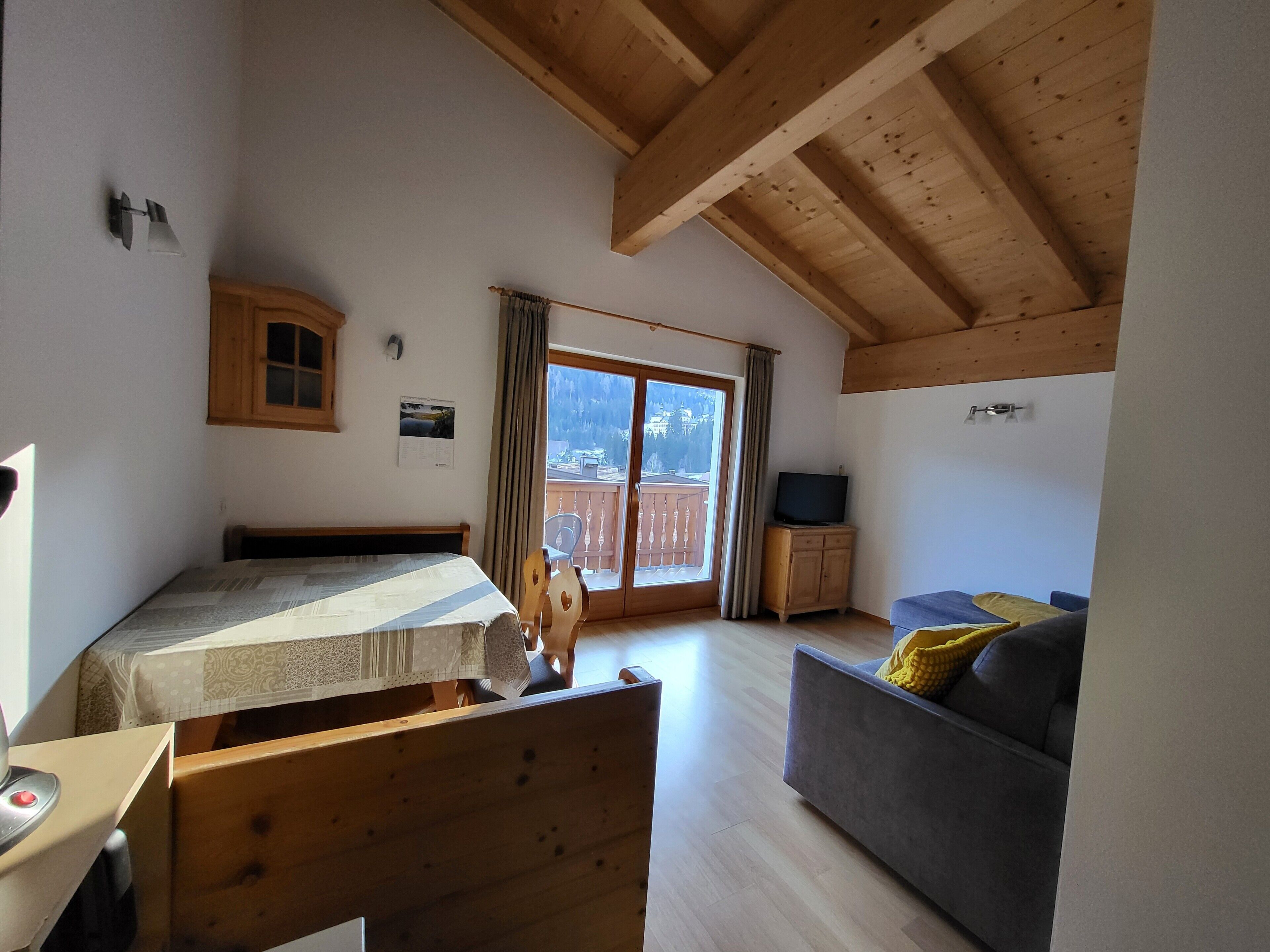 Fernseher, Tischtennisplatte